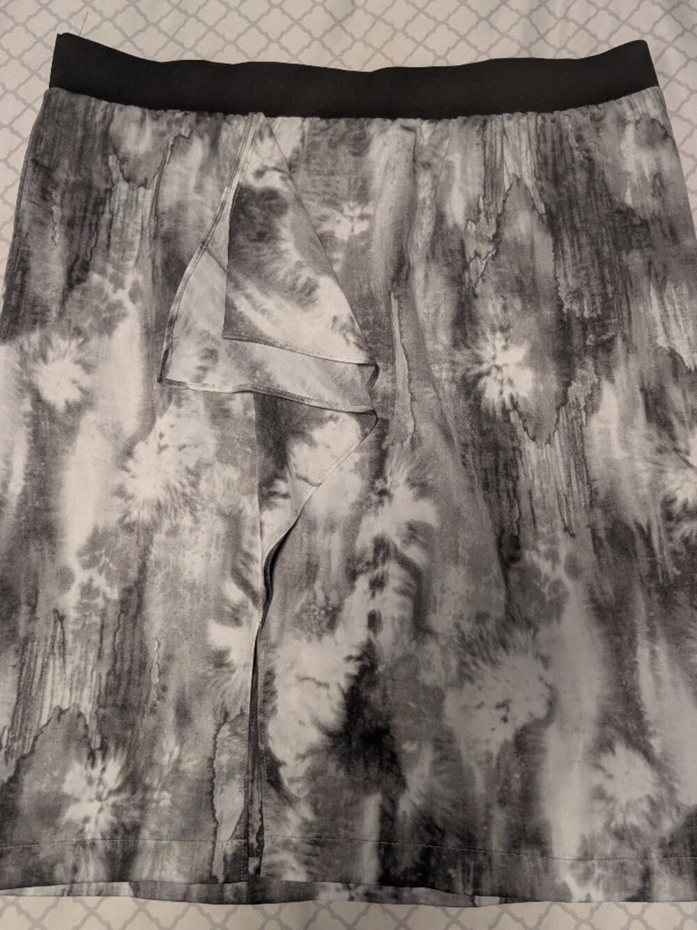 Simply Vera Wang black and white short skirt